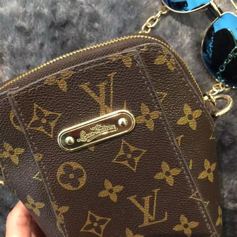 kleine louis vuitton tasche mit kette